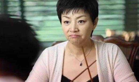 曾经58岁的宋丹丹命运坎坷,晚年含饴天伦,三婚丈夫