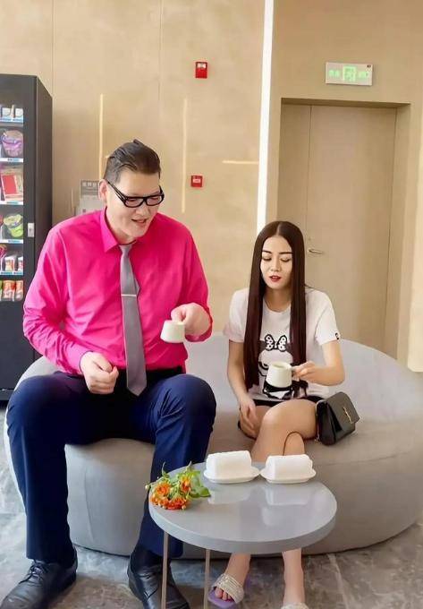 原创巨人张欢妻子对外吐槽称老公太高生活不能自理后悔与他结婚