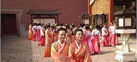 因为当时一片混乱,也不知道曹妃宫中的到底是什么情况.