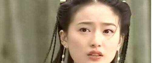甚至风头盖过了女主角陈德容,鲍逸琳和钱小豪饰演的绿袍老祖在剧中太
