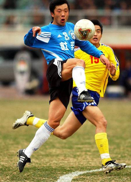 原创大连足球史上今天2003年3月26日甲a某球员双响实德争议声中31四川