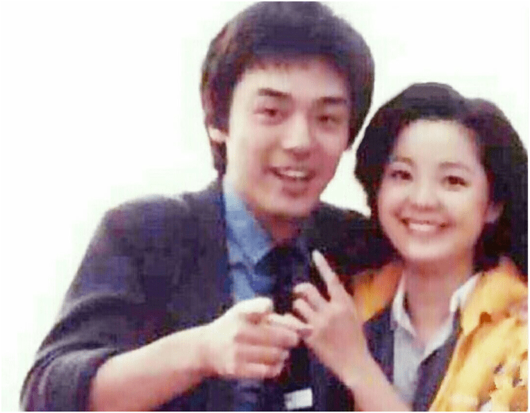 邓丽君去世已26年,曾与她订婚的男友保罗,如今怎样了?