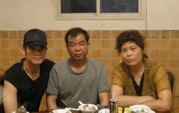 林丹:因"没拉窗帘"身败名裂,他媳妇的做法让人点赞_羽毛球_教练_时候