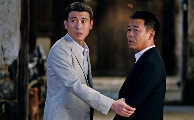 除了孙浩,张嘉译走红后也经常提携其他演员,演员姬他,李乃文,李洪涛都
