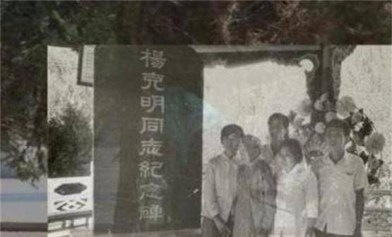 杨克明烈士儿子陶森林在高台红军烈士陵园,当即写下悼念诗 青丝