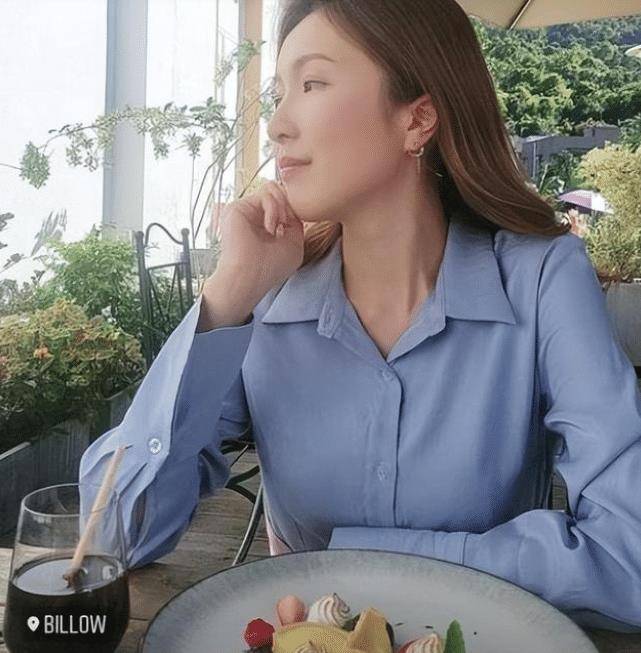 与闺蜜悠闲聚餐,与李泽楷感情疑稳定_林宣_凯恩_杨紫琼