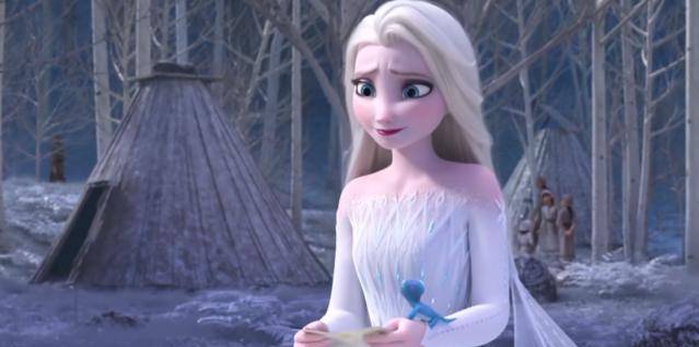 冰雪奇缘:艾莎带安娜看童年储物箱,结果里面有上千双手套_魔法_保护