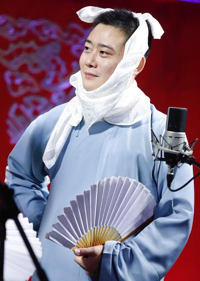 《欢乐喜剧人》栾云平除了为堂良饼四卖力助演,还曾为