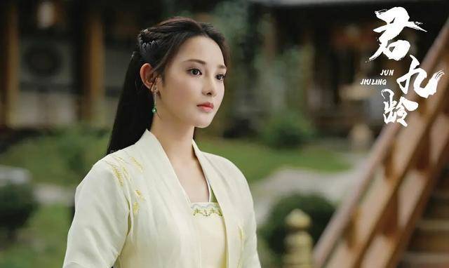 围绕女主角有四个帅气的男主,被网友称为"四季男友":春之朱瓒,夏之云