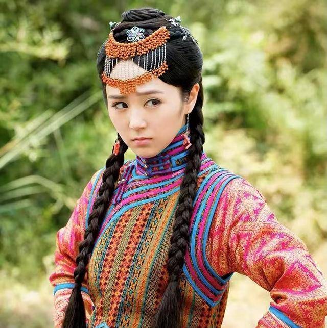 《山河月明》中的秦王妃,是大元和亲的公主,嫁给秦王后,却一直和家族
