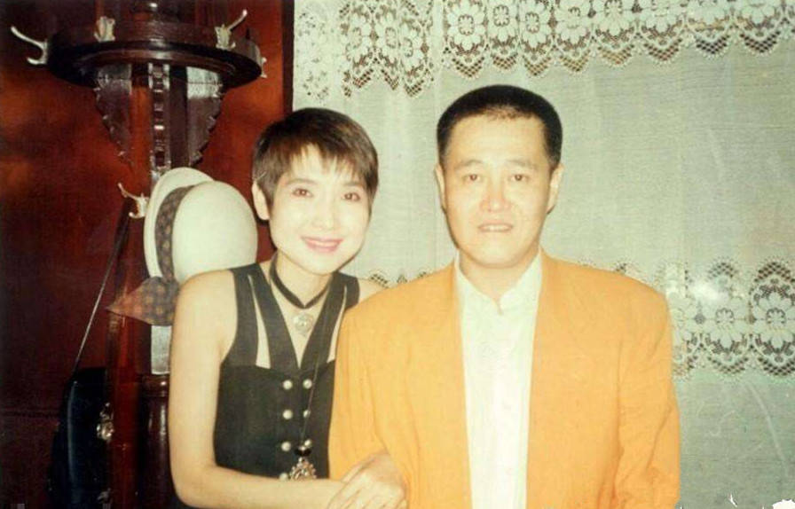 两年前赵本山和马丽娟再婚的时候,身边的一些亲友也