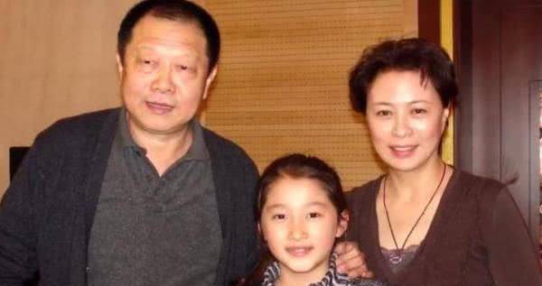 差13岁夫妻低调恩爱,息影十年后凭一剧成名_刘佳和_李培森_作品