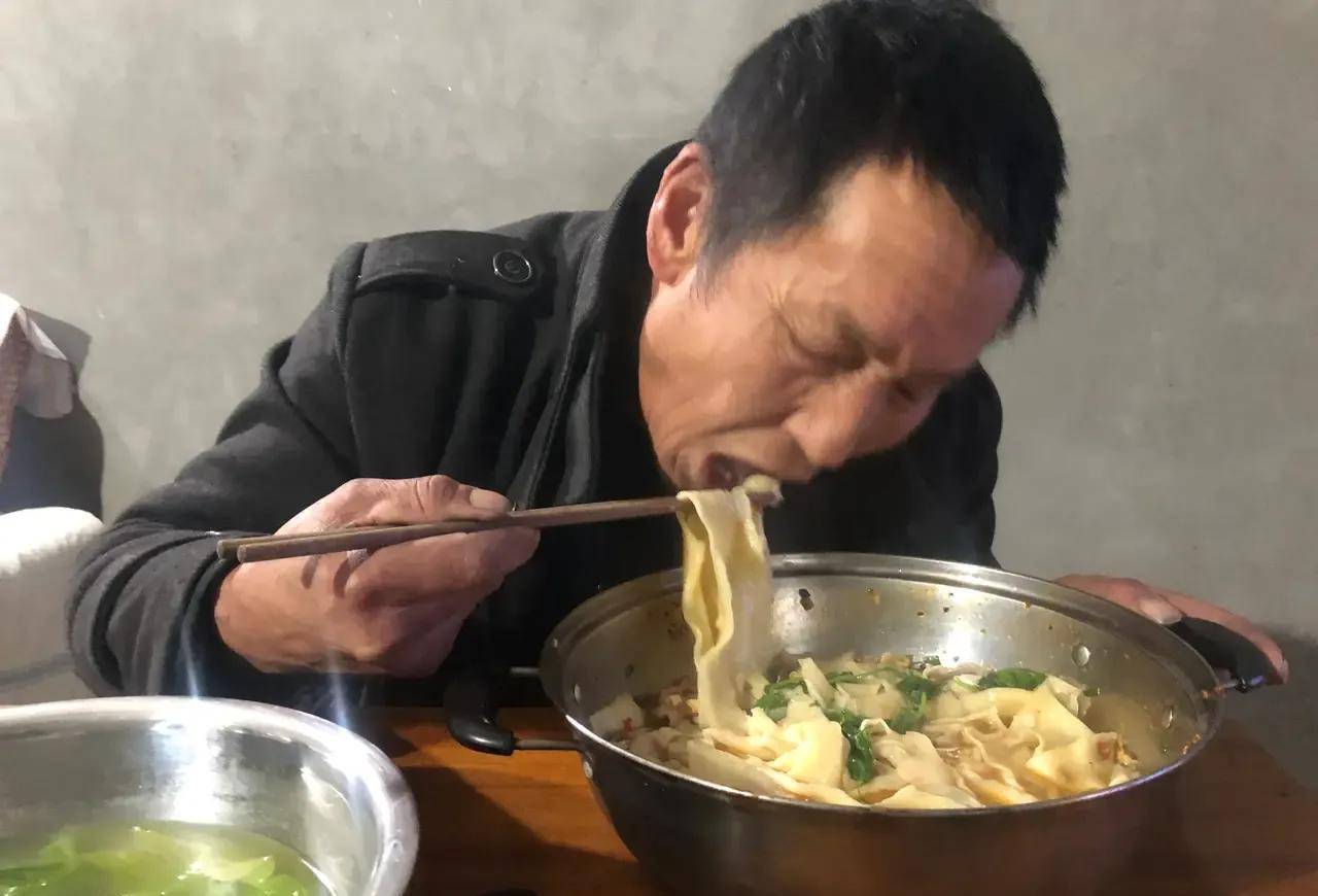 原创美食领域大神米饭哥江明为什么受观众喜爱