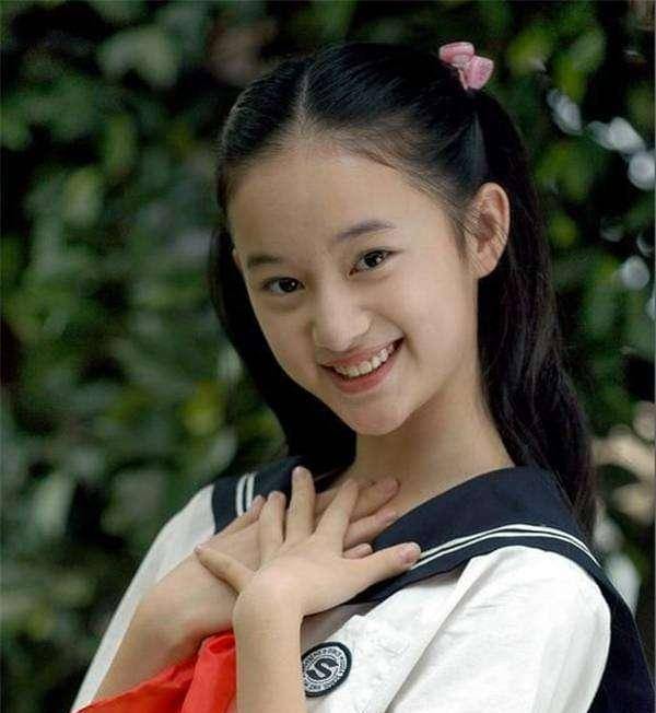 在剧中,郭晓婷饰演了童年顾忆罗.