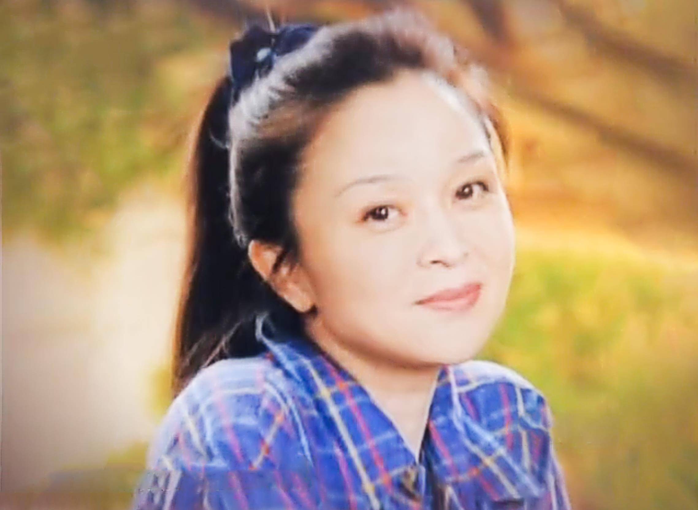 原创刘莉莉嫁炊事班大周巅峰期放弃事业女儿是她的骄傲