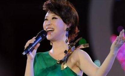 而且他们还未婚先孕了,但可惜的是,邹友开早已结婚生子,所以祖海