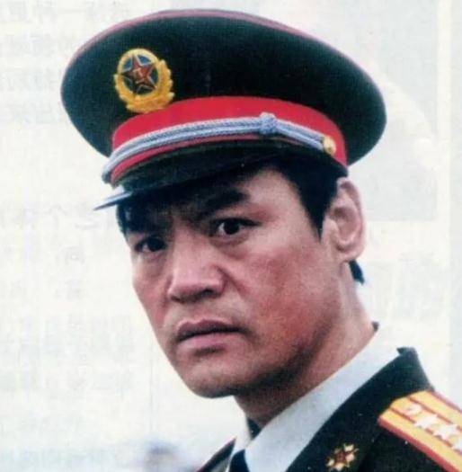 "之后,巍子孤身闯江湖,先后在《黄河谣》,《情满珠江》,《百日追踪》