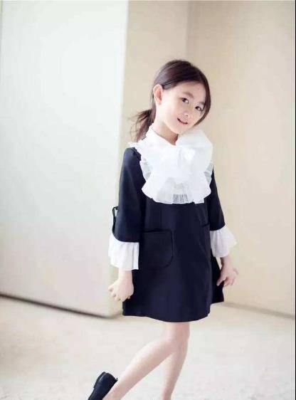 原创李小鹏7岁女儿奥莉近照变化好大身材清瘦气质好出众