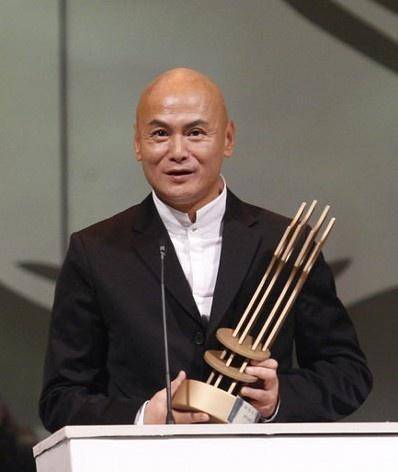 武打明星刘家辉:年轻时风光无限,63岁卧病在床遭妻子遗弃_刘家良_一生