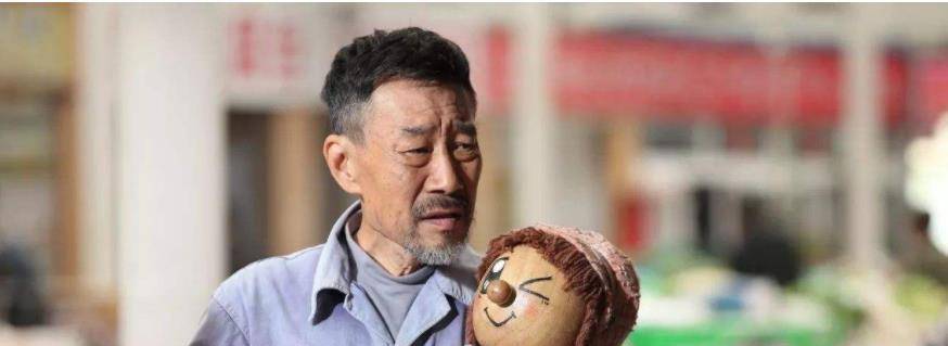 他在《九·一三事件》在里面扮演"林彪"一角,让他走进观众们的视线.