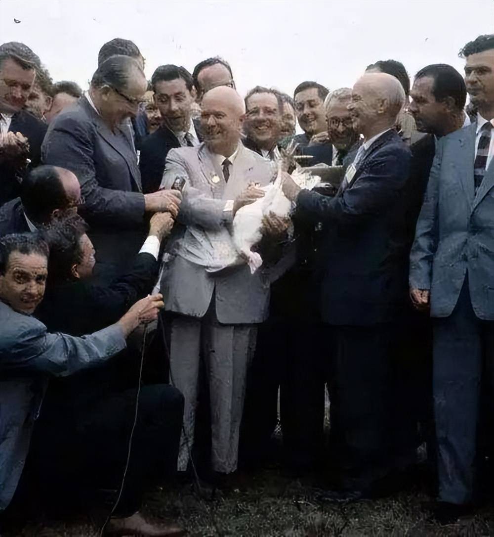 原创1959年赫鲁晓夫访美玛丽莲梦露表现热情事后赫鲁晓夫表示满意