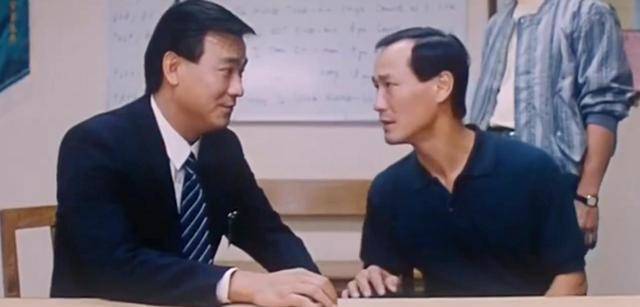 在周星驰,陈惠敏,李修贤主演的电影《风雨同路》中,李sir向其他同事
