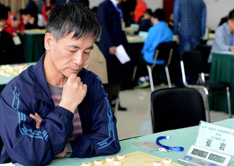 可惜因为业余棋手的缘故,当时辽宁军团未识得这个多才多艺的象棋英才