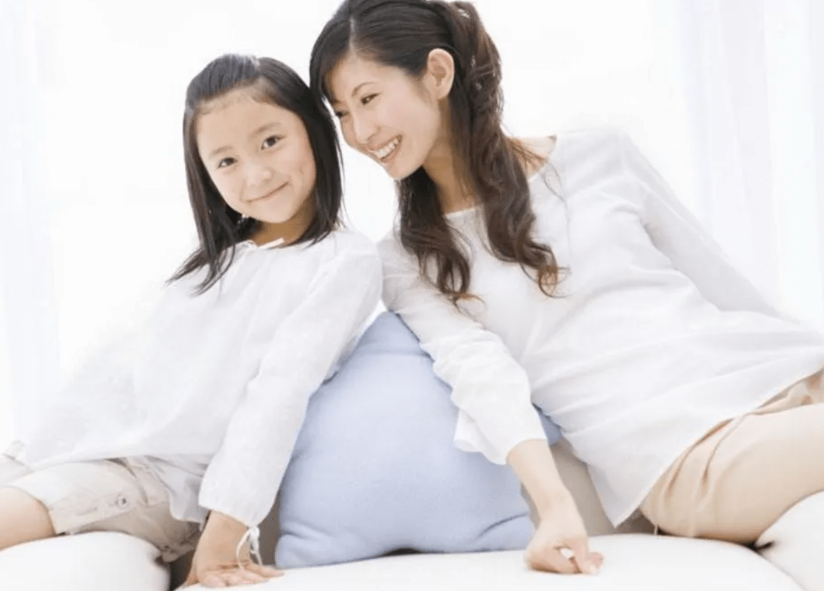 女孩第1次来例假,妈妈要叮嘱孩子5件事,让娃受益终生