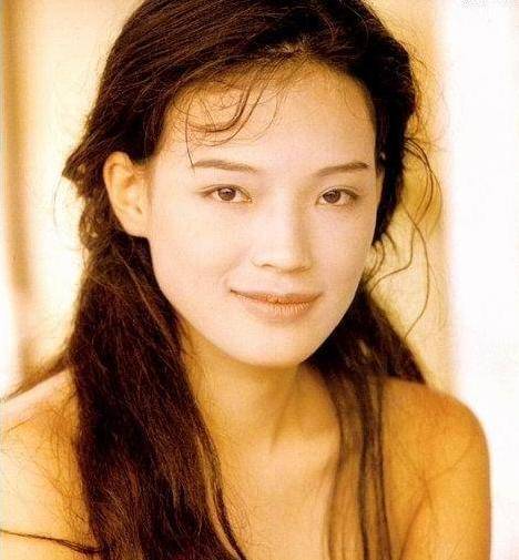 舒淇17岁一脱成名大街上被当众骂脱星其母含泪受辱