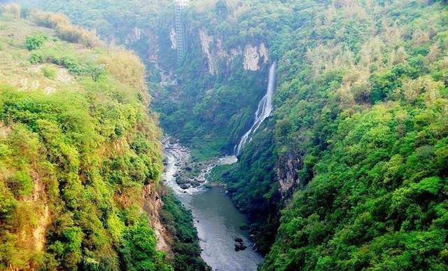 马岭河大峡谷,国家4a级旅游景区,号称地球上最美的疤痕_瀑布群_碳酸钙