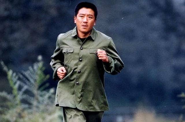原创人世间周志刚中国式父亲的含蓄隐忍丁勇岱刻画的生动形象