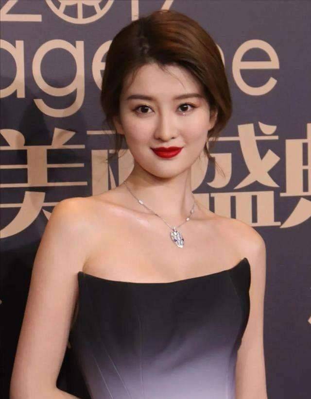 只要不剪奇怪的刘海,她也算是一个古装美人_乔欣_造型_感觉