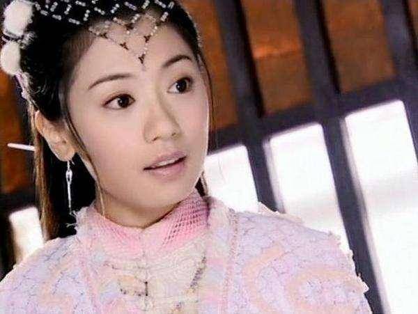 8,2004年《神医侠侣》淳于缇萦这部剧中饰演漂亮的女神医淳
