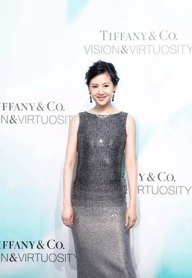 复星艺术中心主席王津元女士出席开幕红毯从左至右:复星国际董事长