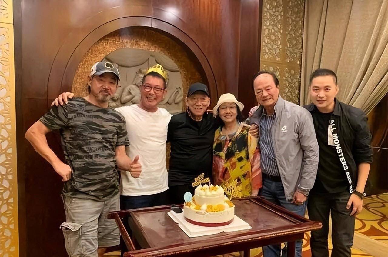 元华元秋为元彪庆祝生日曾透露将筹拍新版七小福向恩师致敬