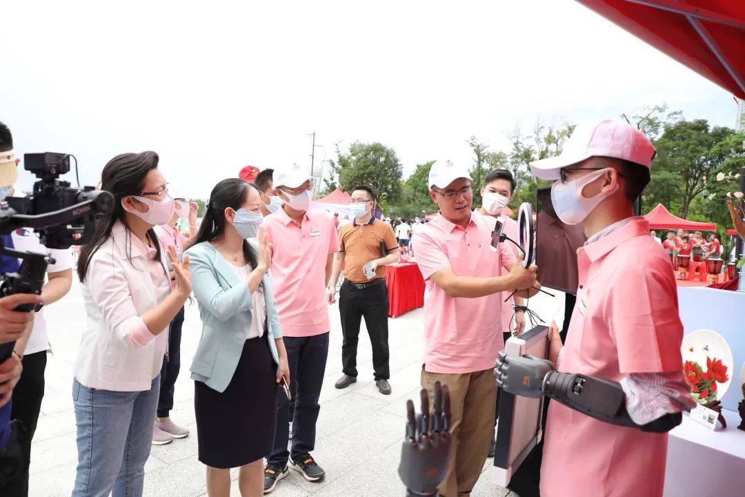 深圳市残联理事长董秀,南山区残联林静理事长亲自来到brainco 强脑