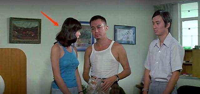 1974年,"冷面笑匠"许冠文拍摄了轰动一时的喜剧片《鬼马双星》,本片是