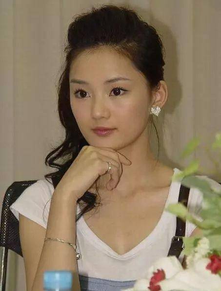 说大脸小花不能忘得一定是馨子,脸蛋大在当下可能会限制很多戏路,但