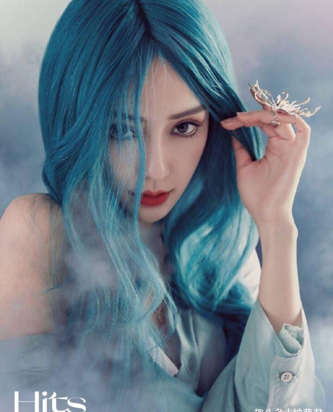 原创angelababy杨颖蓝发人鱼姬造型来袭怼脸自拍太惊艳