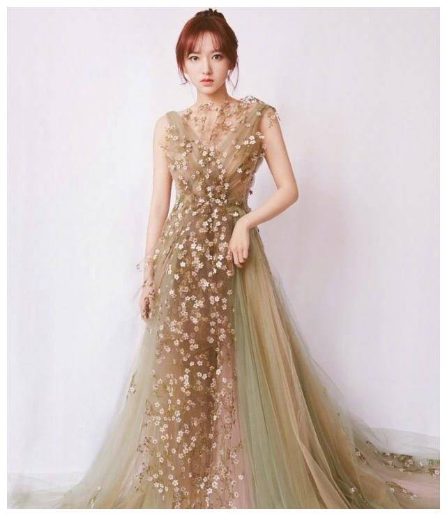 21岁的程潇唯一一次穿花仙子裙"仙女气"爆表,美到让人窒息_造型_穿着