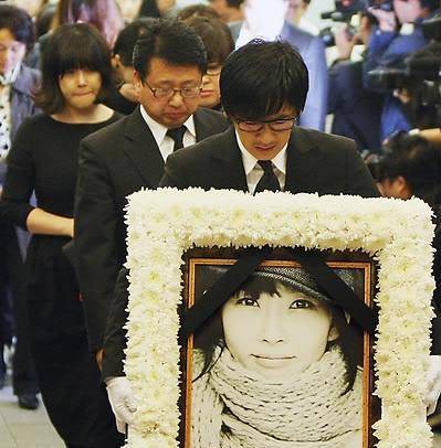 原创崔真实妈妈将前亲家告上法庭因其住其子赵成珉继承给后代的房产