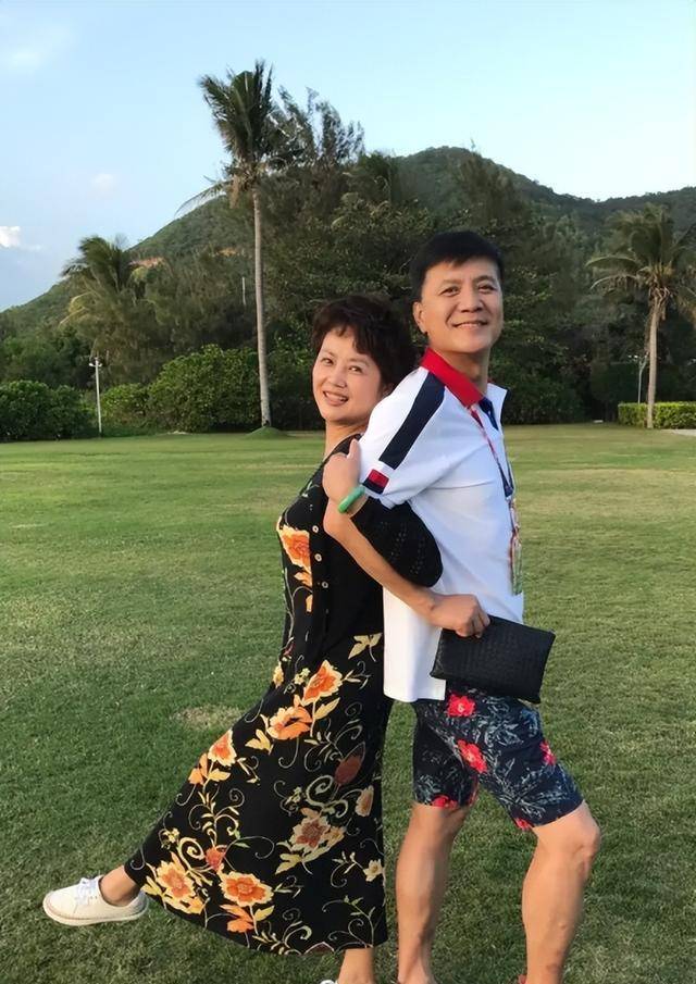 茹萍:再婚做模范继母,亲女儿却让她"头疼"_刘之冰_婚姻_奚望