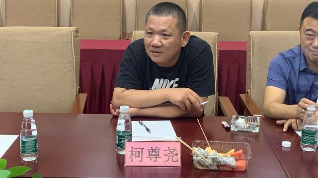 名誉会长柯尊尧发言顾问何波涛发言,他对在目前的大环境下会员企业该