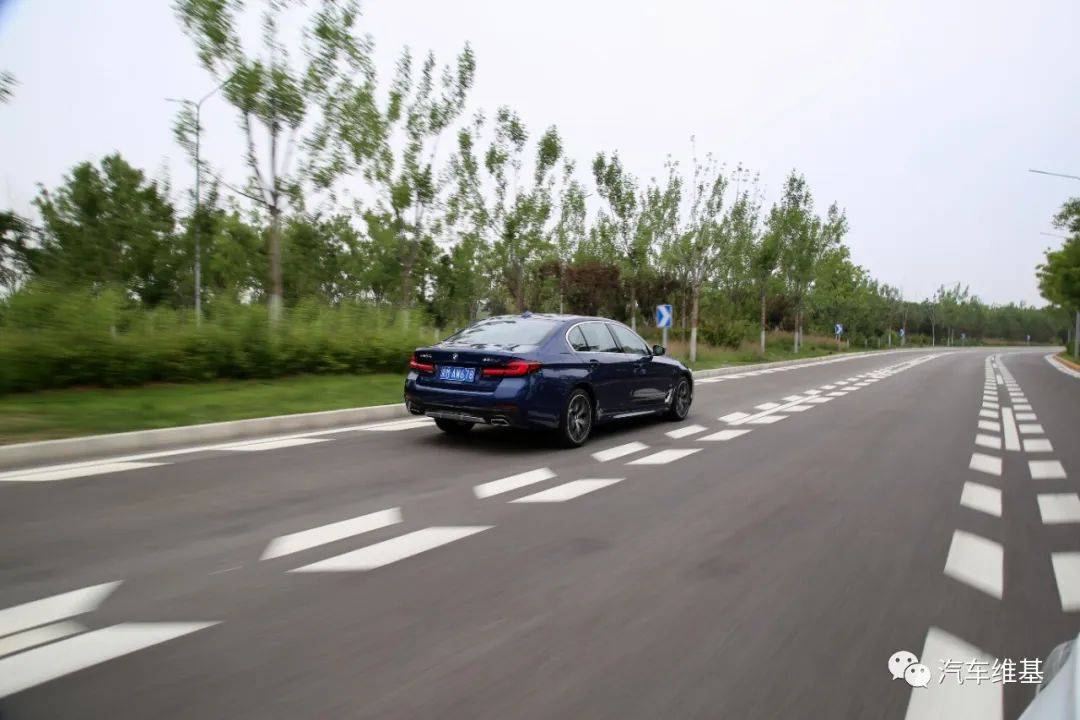 维基试驾bmw530li均衡之下圆你蓝天白云梦
