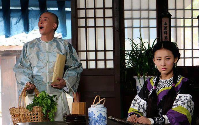 出道,之后就转型在娱乐圈里拍戏,去年,她还主演民国传奇剧《大英雄》