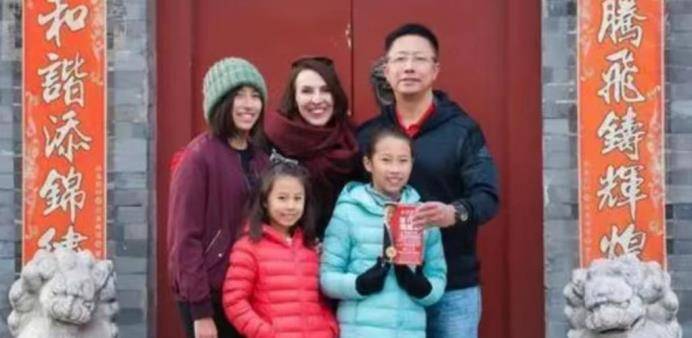 李阳家暴 来自搜狐网