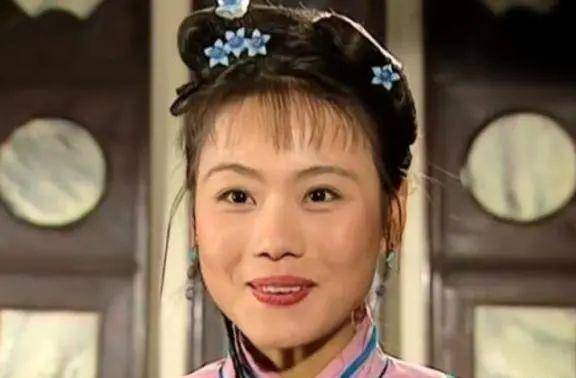 45岁"柳红"罕晒自拍,脸部圆润显富态,嫁圈外老公
