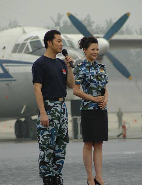 后来还是干部照顾她小姑娘的面子,让她先回宿舍换裤子,不过一顿批评