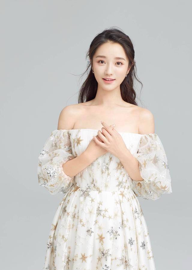 小娘惹肖燕私服衣品超好可盐可甜造型百变高级气质在线