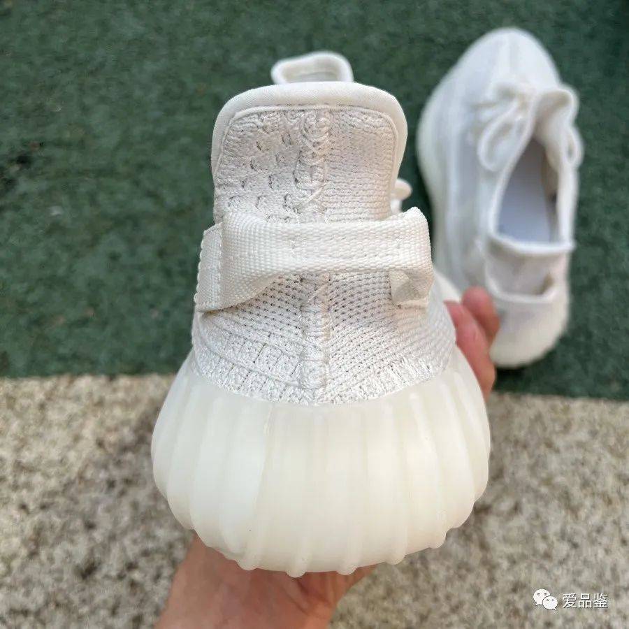 0 adidas yeezy 350 v2 纯白2.